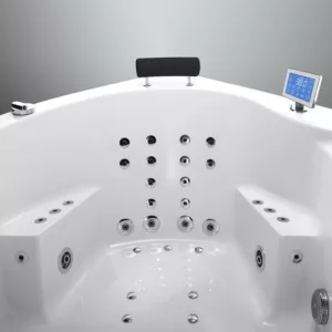 Baignoire balnéo d'angle NEVIA IPOWER mesurant 150 x 150 cm, équipée de 70 jets, d'un réchauffeur d'eau, et offrant des programmes de massage avec connexion Bluetooth, disponible à l'achat et à la livraison.