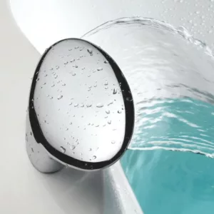 Baignoire balnéo d'angle VENISE 150, conçue pour 2 personnes, mesurant 150 x 150 cm avec 20 jets, une pompe SILENCIA de 900W, et un réchauffeur d'eau de 2000W, équipée de chromothérapie LED multicolore et d'une robinetterie complète en laiton chromé, disponible à l'achat et à la livraison.