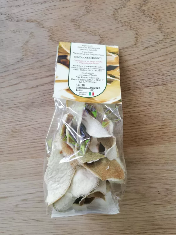 Huile essentielle de zeste de bergamote, un agrume précieux au parfum unique, disponible à l'achat avec options de livraison.