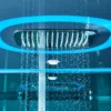 Baignoire douche hammam d'angle OMEGA S de dimensions 150 x 150 x 220 cm, équipée d'un réchauffeur d'eau, d'un circuit EAU AIR AIR TURBO, de programmes de massage et de connectivité Bluetooth, disponible à l'achat et à la livraison.