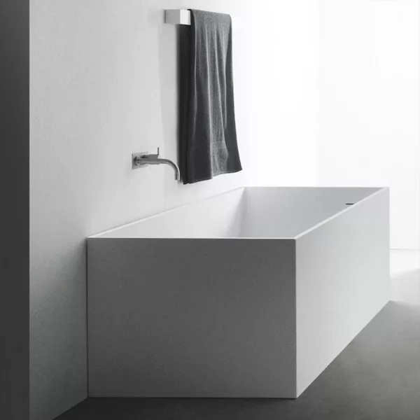 Baignoire îlot en Solid Surface de 170 cm, design moderne, idéale pour un cadre de bain contemporain, disponible à l'achat et en livraison.
