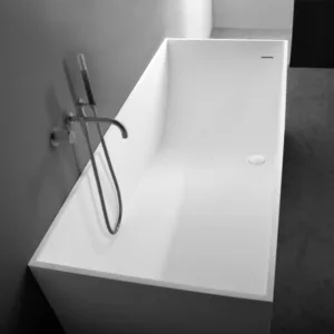 Baignoire îlot moderne en Solid Surface de la Collection MATE, élégante et raffinée, disponible à l'achat et à la livraison.