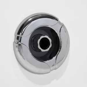 Baignoire balnéo d'angle SWEET 135 ICONFORT mesurant 135 x 135 cm, équipée de 14 jets, d'une pompe SILENCIA de 900W et d'un réchauffeur d'eau de 2000W, avec robinetterie en laiton chromé et éclairage LED chromothérapie, disponible à l'achat et à la livraison.